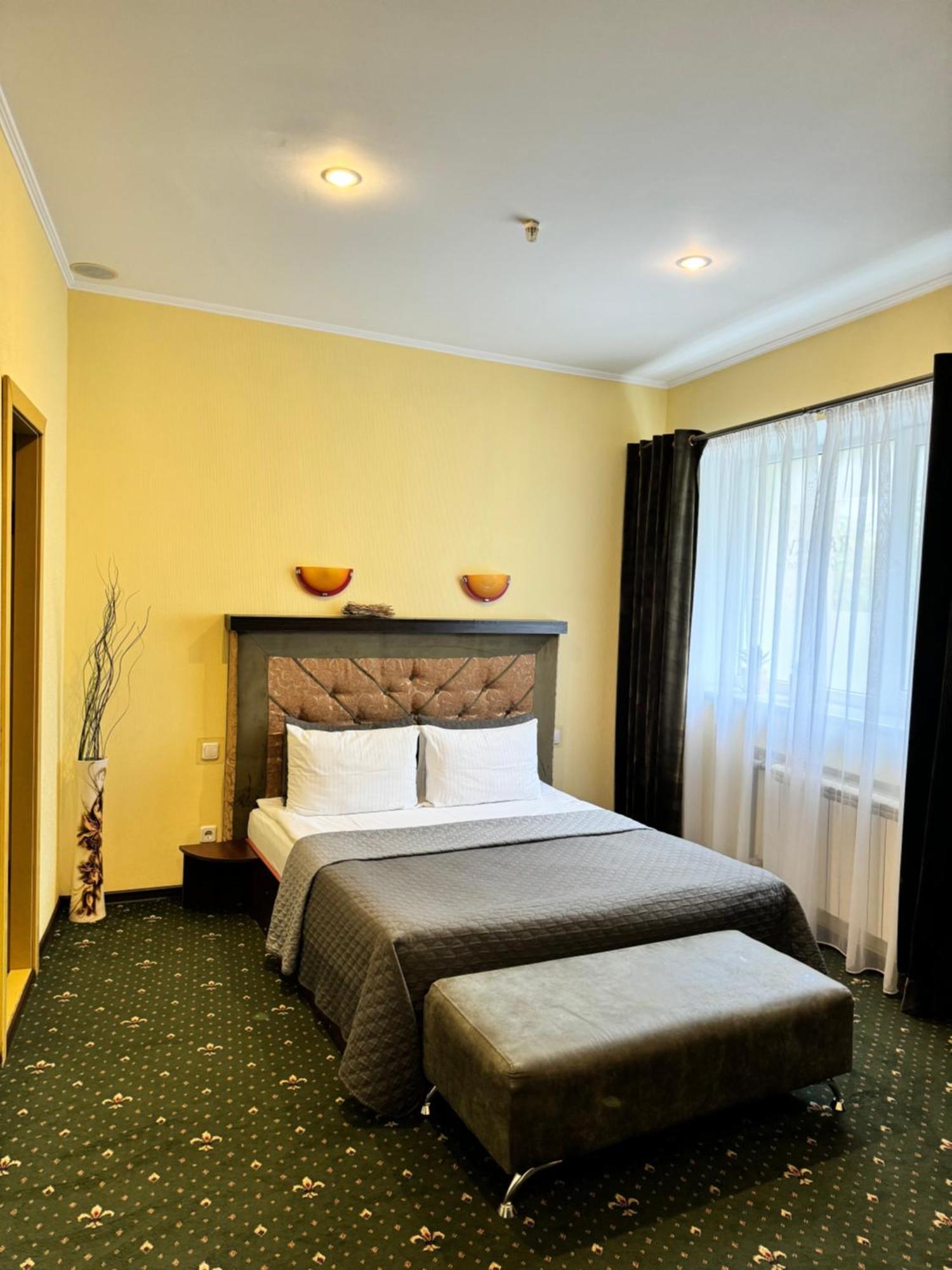 Randevu Hotel Zhytomyr Luaran gambar