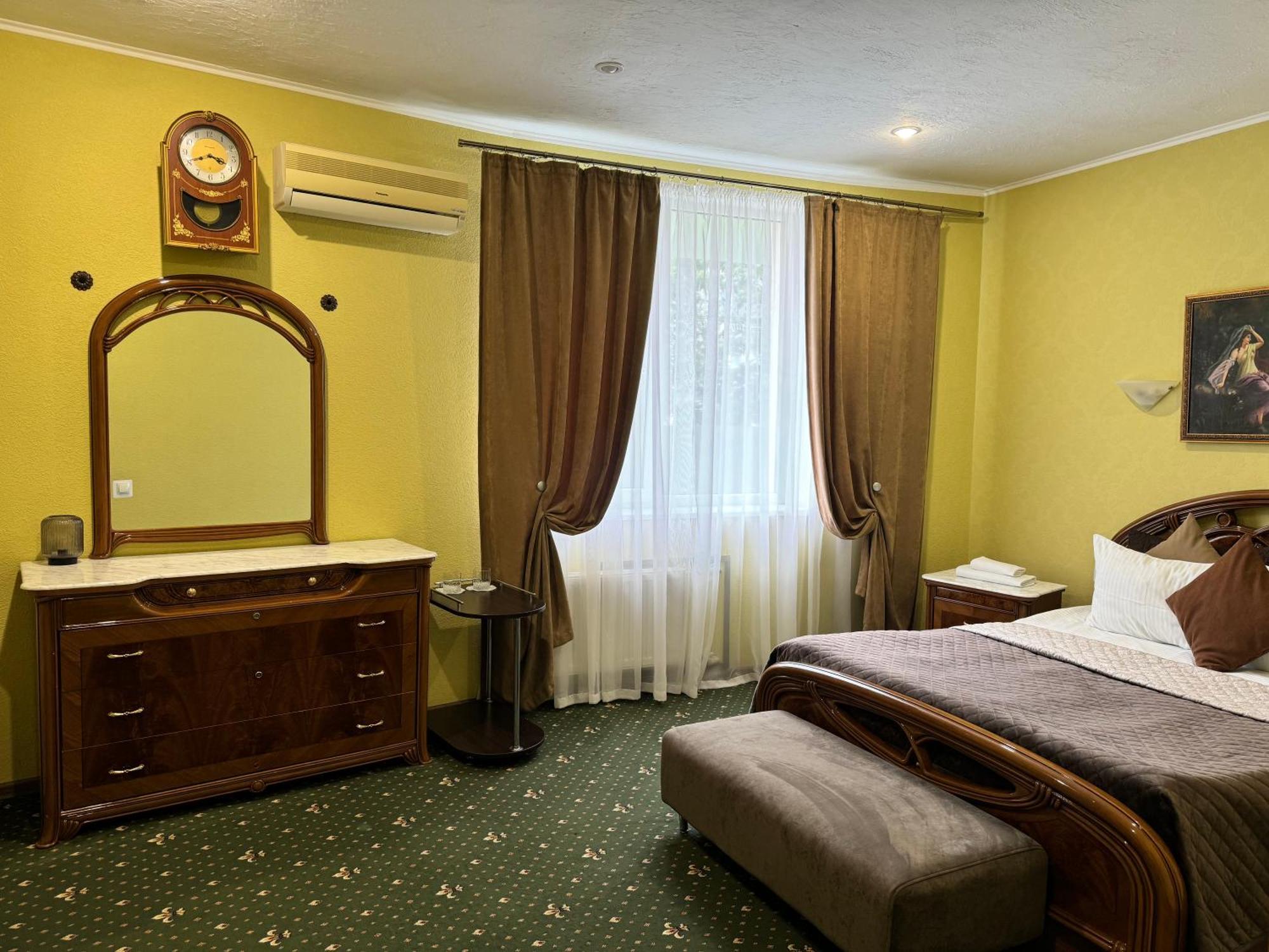 Randevu Hotel Zhytomyr Luaran gambar